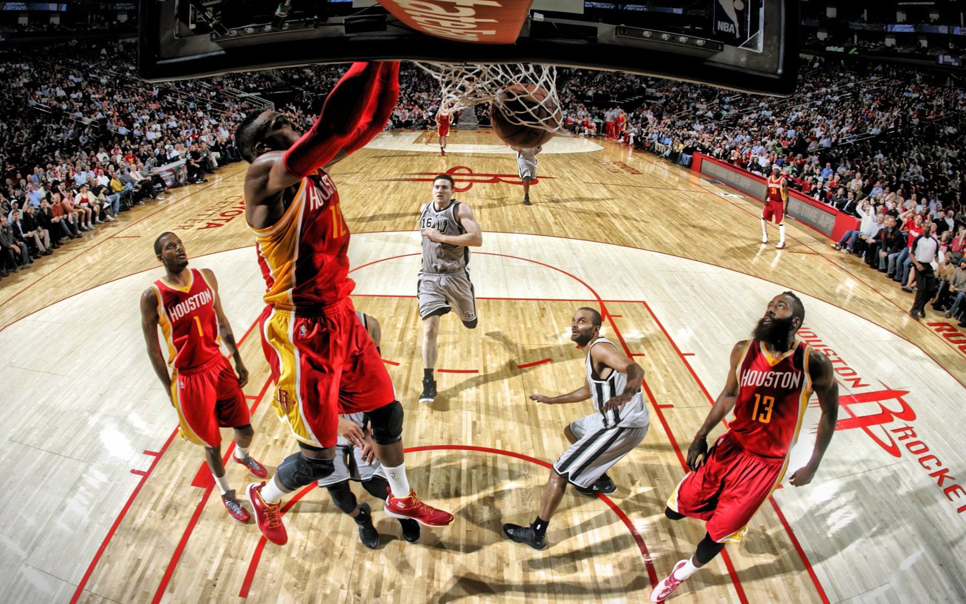 双线奇观，塞维利亚欧联复出首秀惊现贴柱远射，埃因霍温竟为NBA季后赛调整名单？